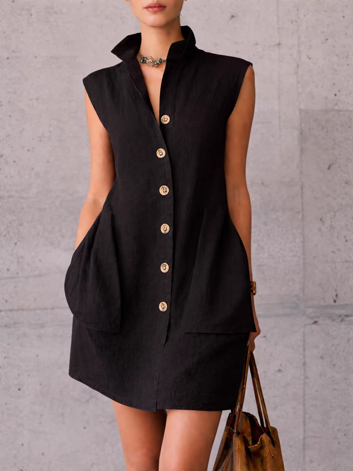 Robe chemise sans manches col montant — Élégance estivale
