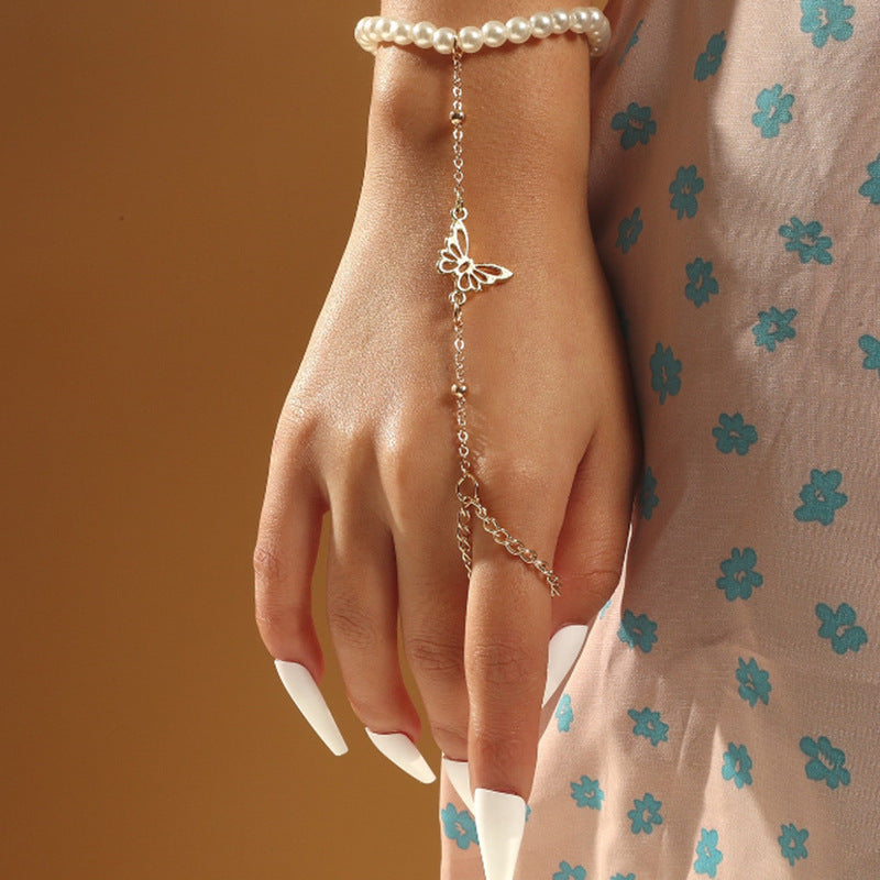Bracelet en perle avec pendentif papillon