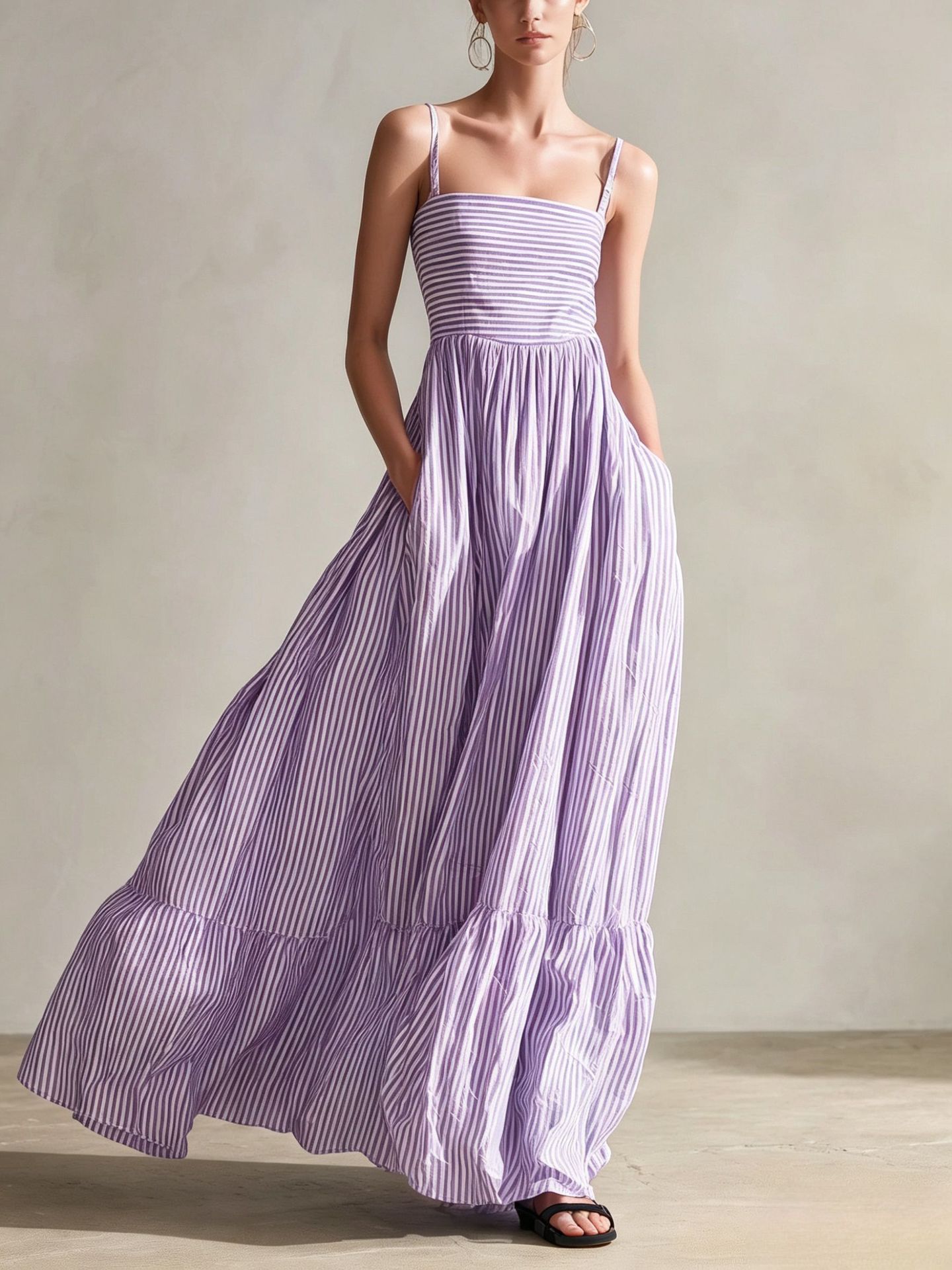 Robe longue rayée à fines bretelles