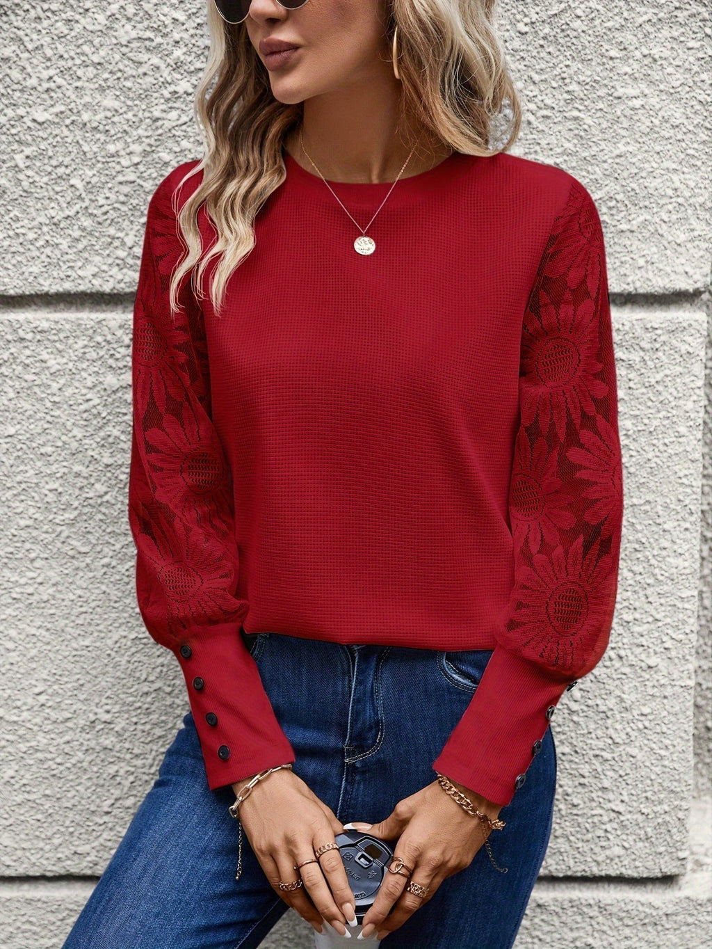 Liv's elegant floral lace T-shirt for women, round neck