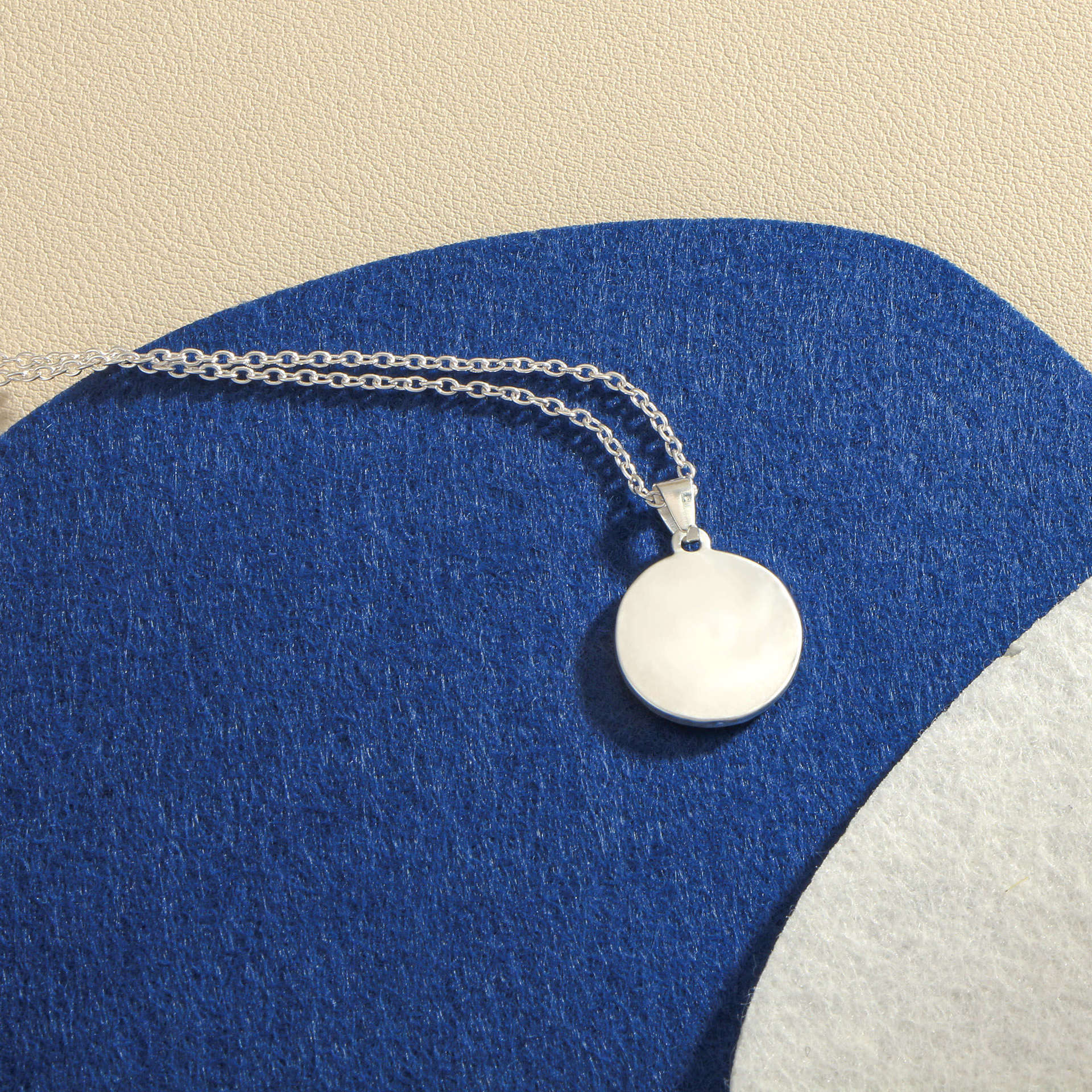 Collier pendentif cœur incrusté au milieu