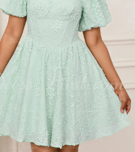 Robe en dentelle à manches bouffantes — Vert tendre