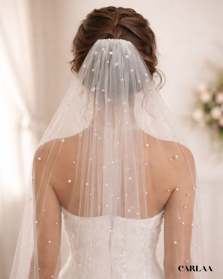 Bridal veil with pearls