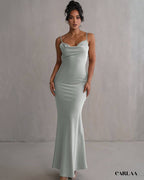 Robe dos nu femme