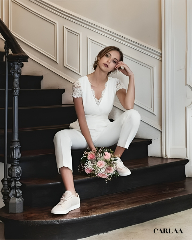 Tenue en dentelle pour femme