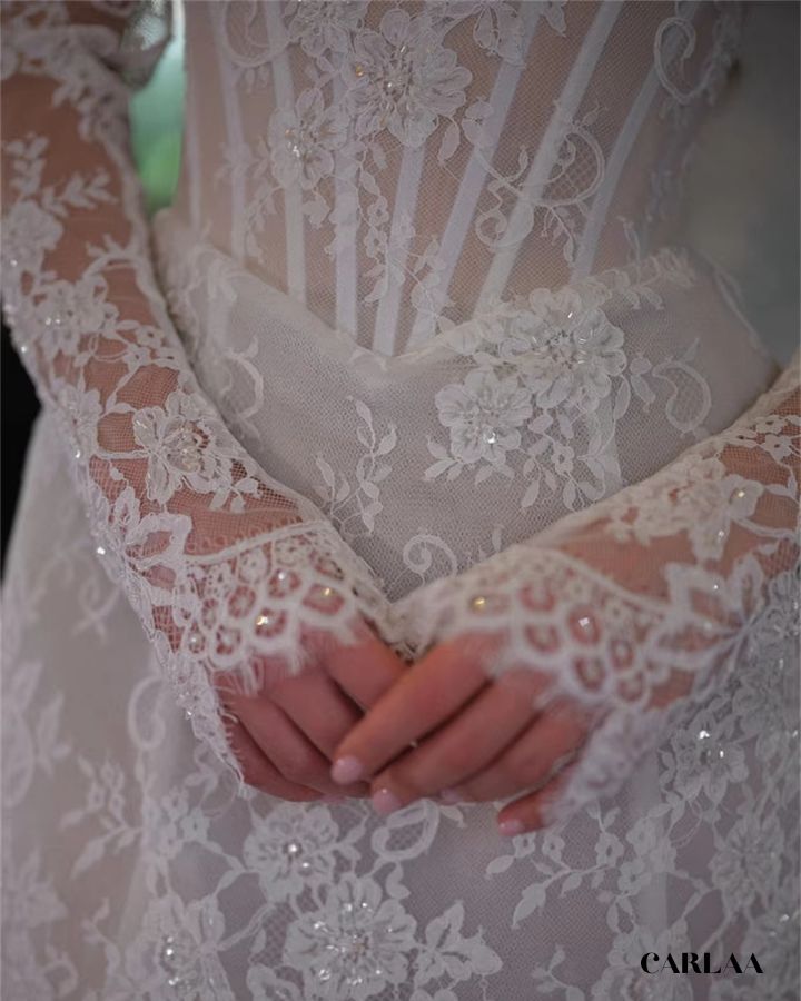 Long-sleeved lace wedding dress