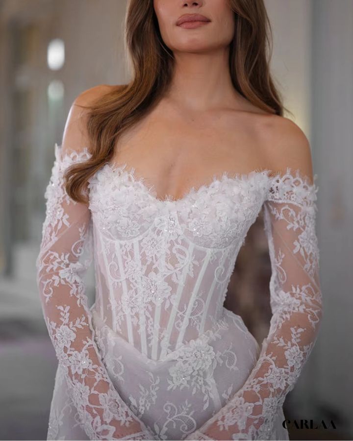 Long-sleeved lace wedding dress