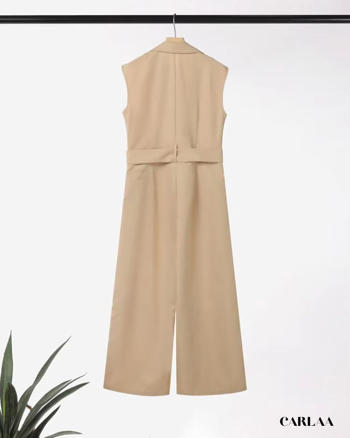 Chic belted outfit for women