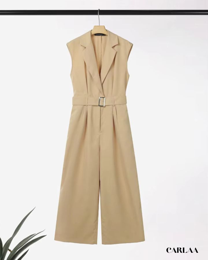 Chic belted outfit for women