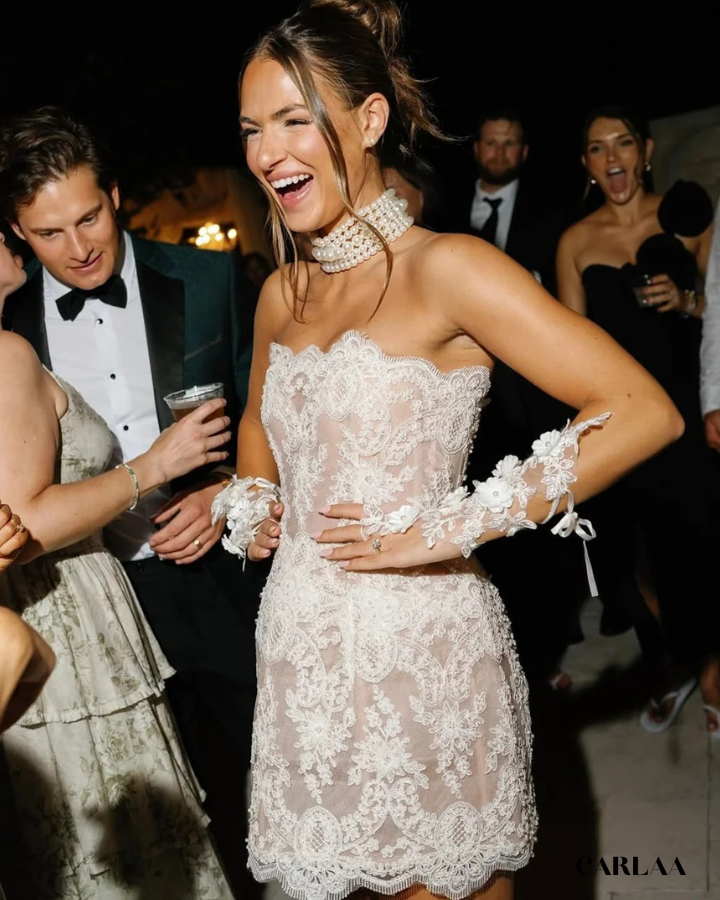 Robe de mariée en dentelle fleurie