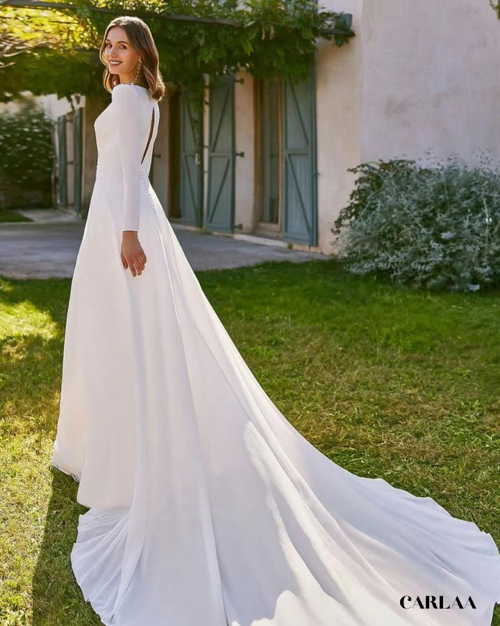Long-sleeved wedding outfit
