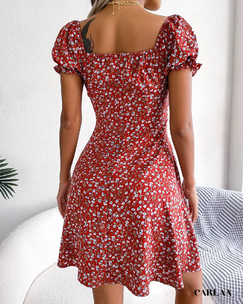 Robe rouge fleurie courte
