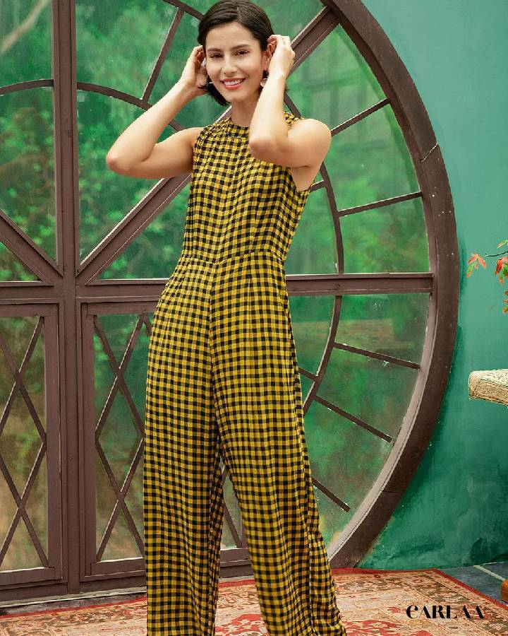 Combinaison à carreaux jaunes