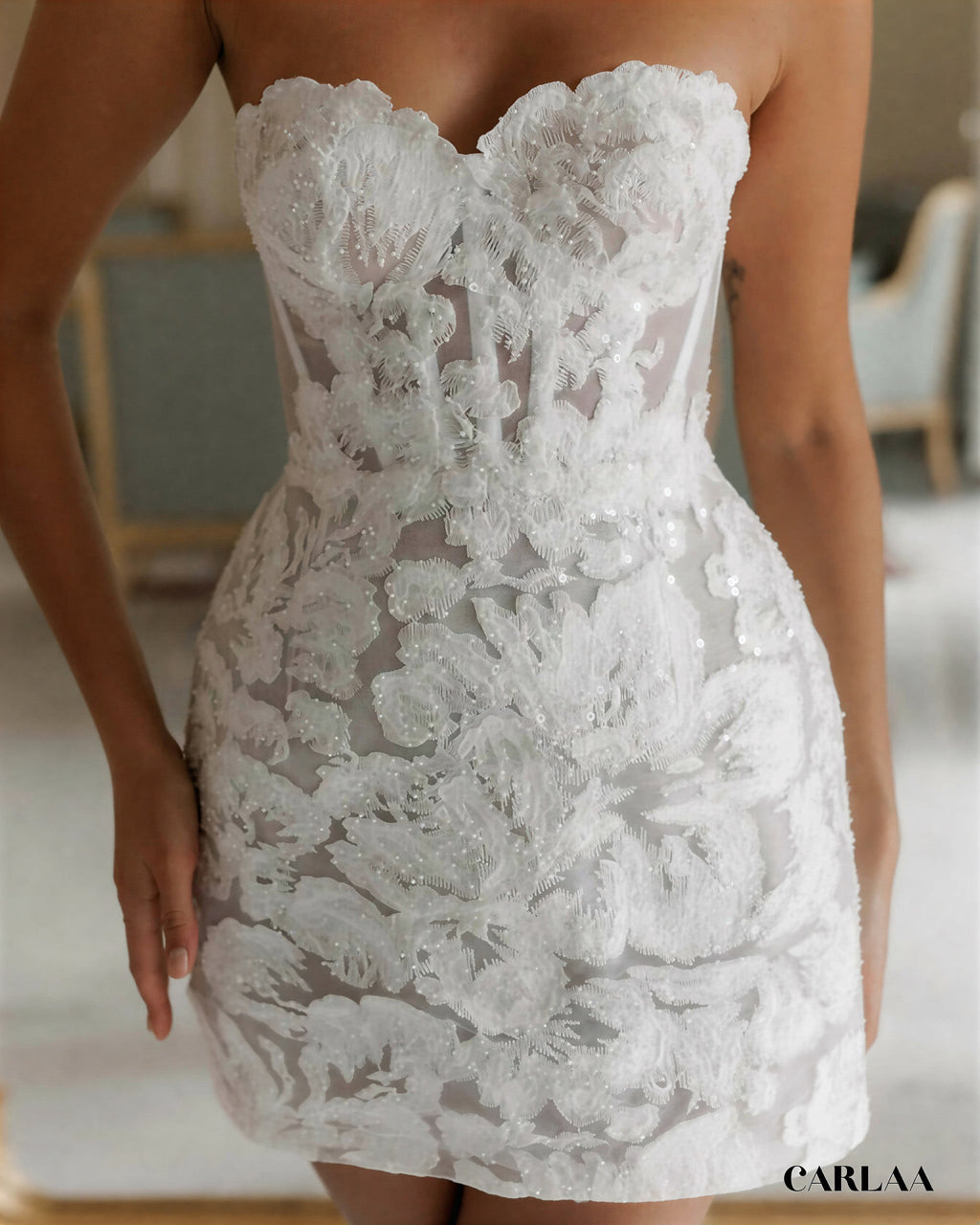 Mini robe mariee en dentelle