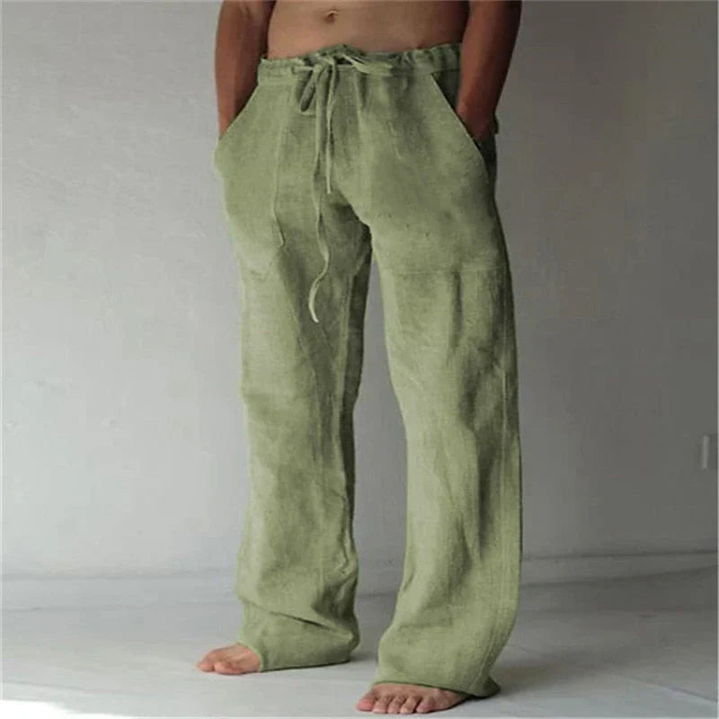 Pantalon en lin vert pour homme, coupe ample, taille élastique avec cordon, poches latérales, style décontracté et confortable.