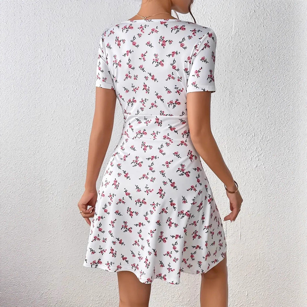 Robe blanche à pois élégante