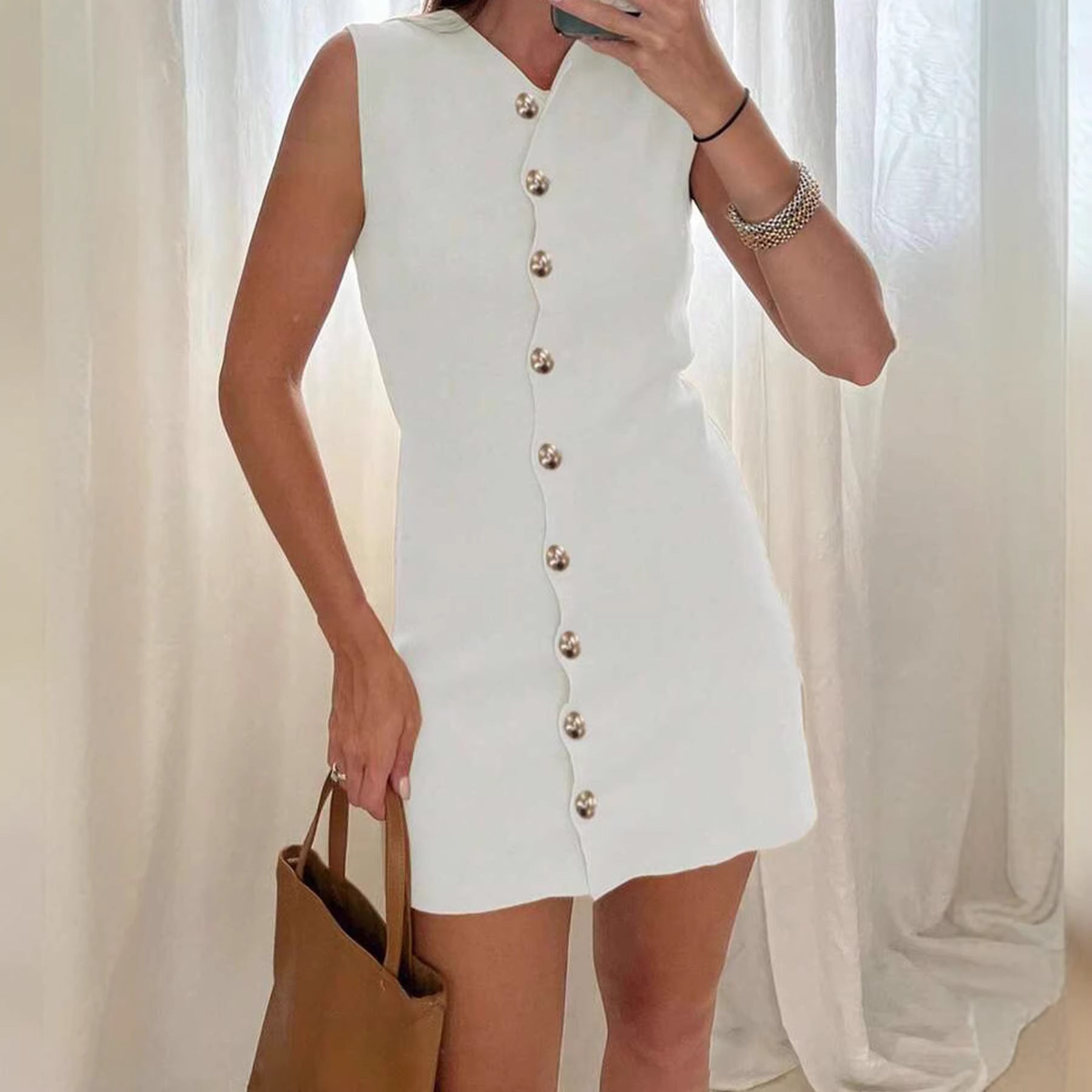 Mini-robe cache-cœur à col V — Élégance épurée