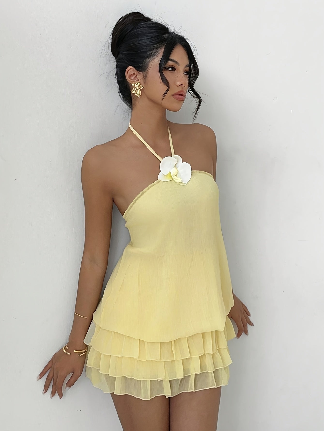 Mini-robe d'été à fleurs 3D et dos nu