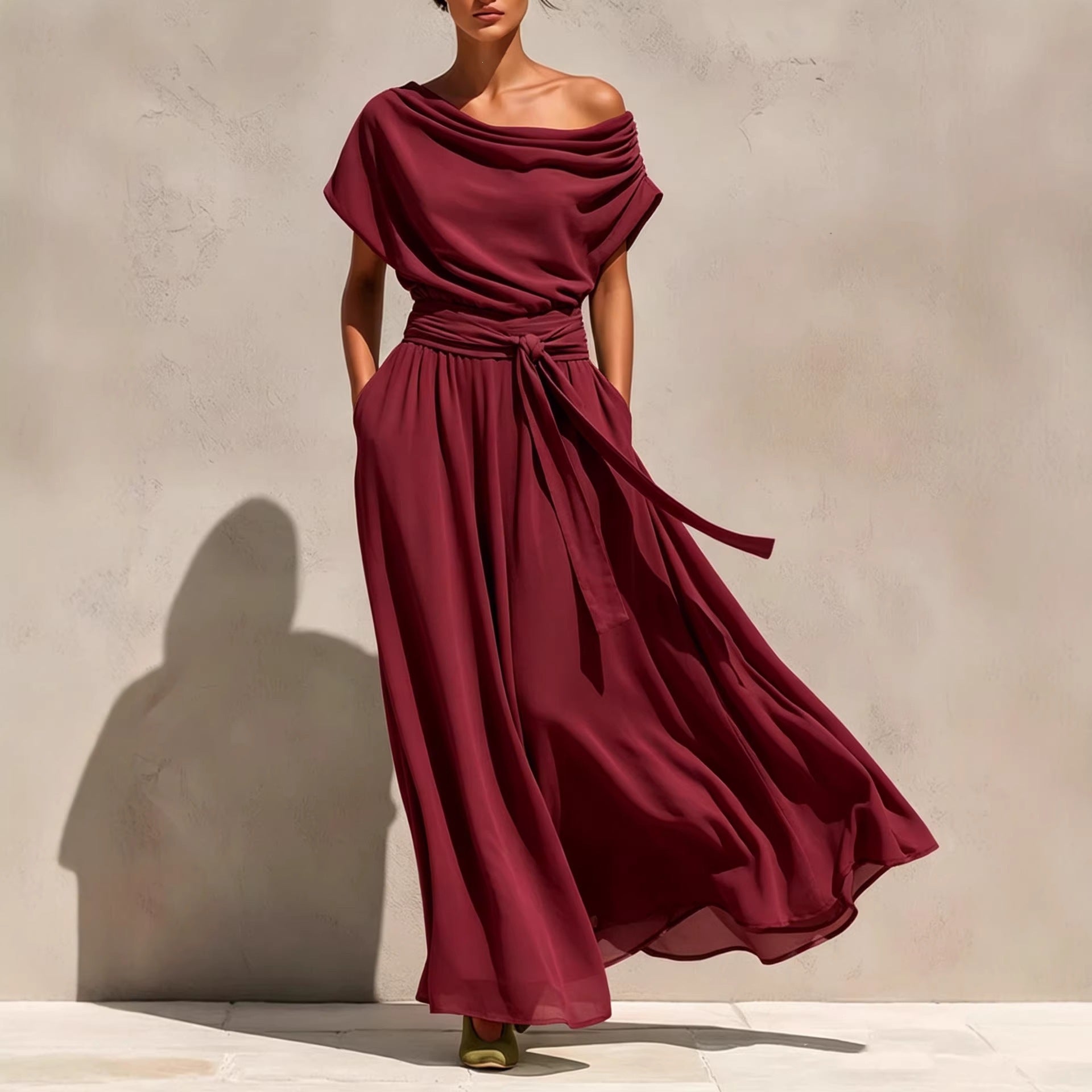 Robe mi-longue plissée taille marquée manches courtes