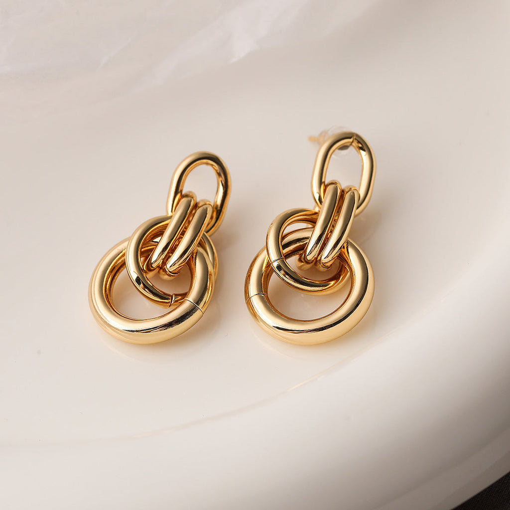 Circle-shaped earrings