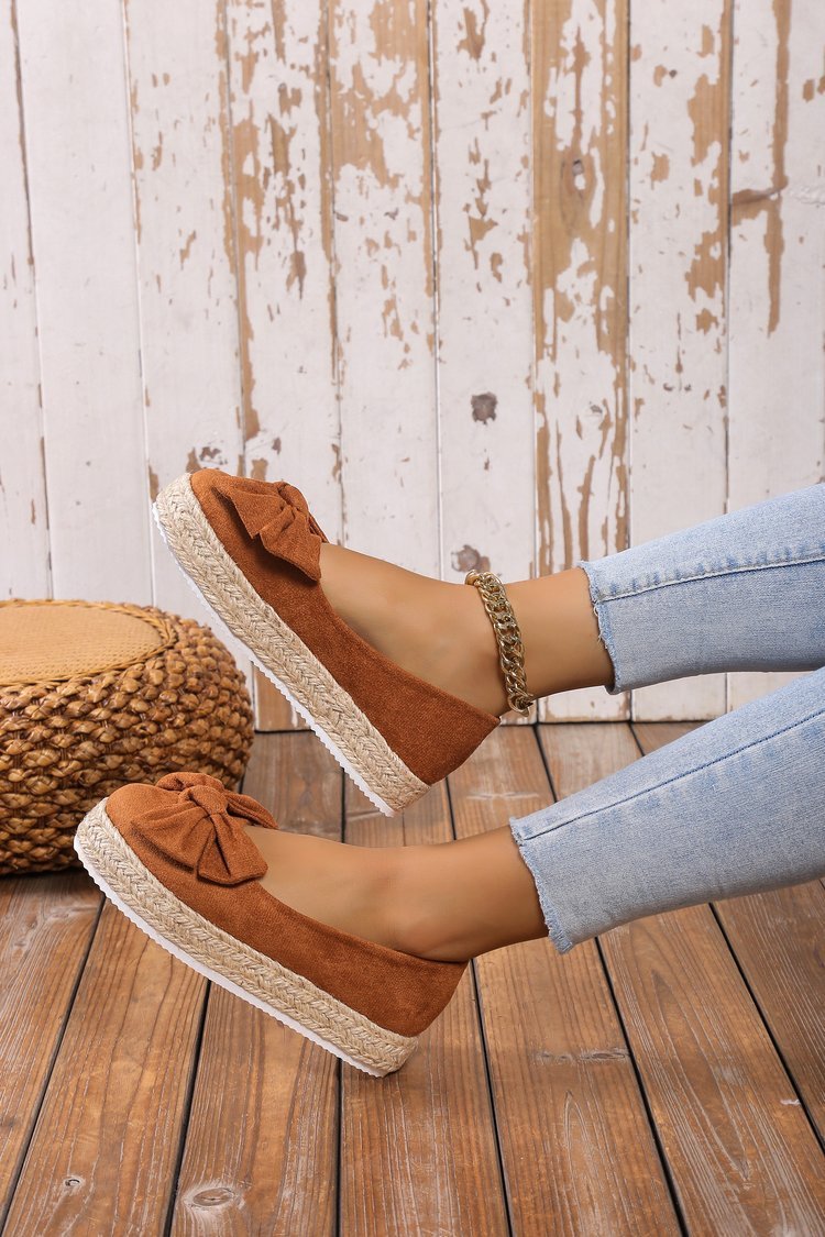 Platform shoes with bow