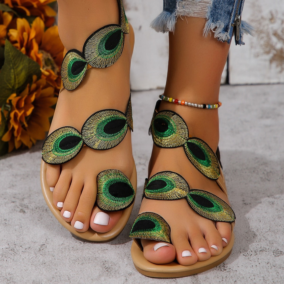 Flat sandal with strap trim