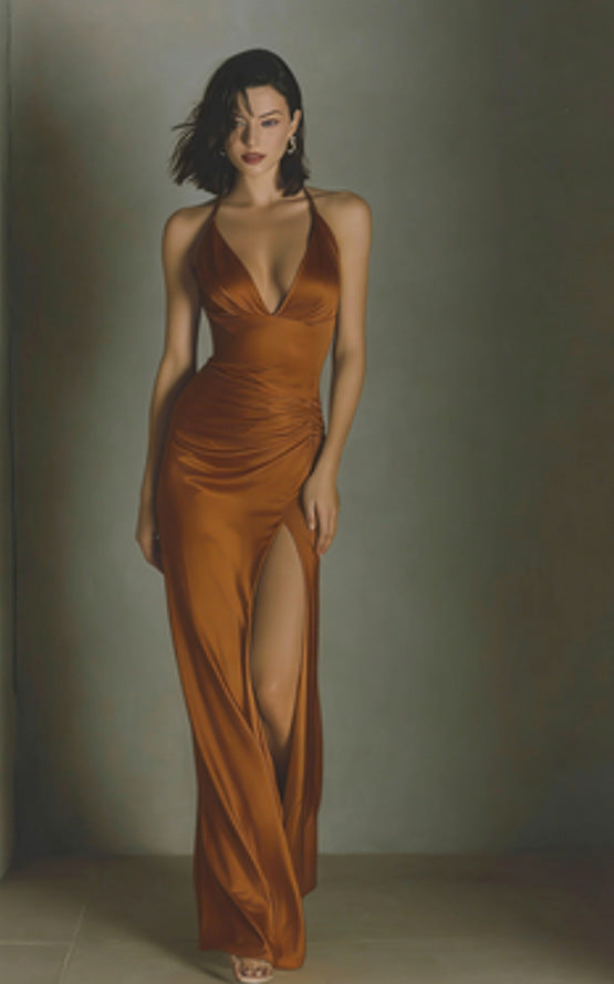 Robe longue satinée élégante — Ceinture noeuds et fente