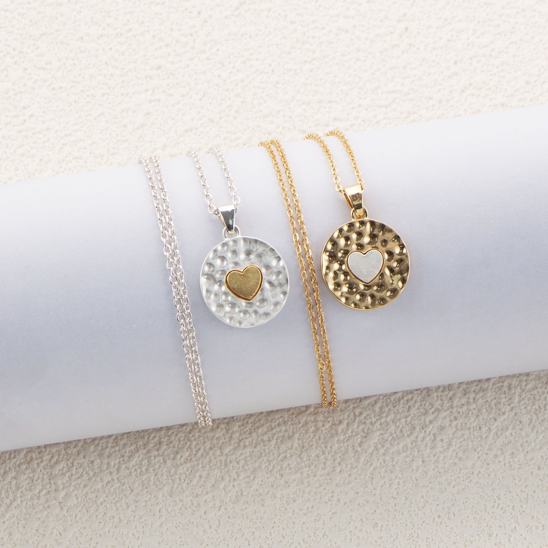 Collier pendentif cœur incrusté au milieu