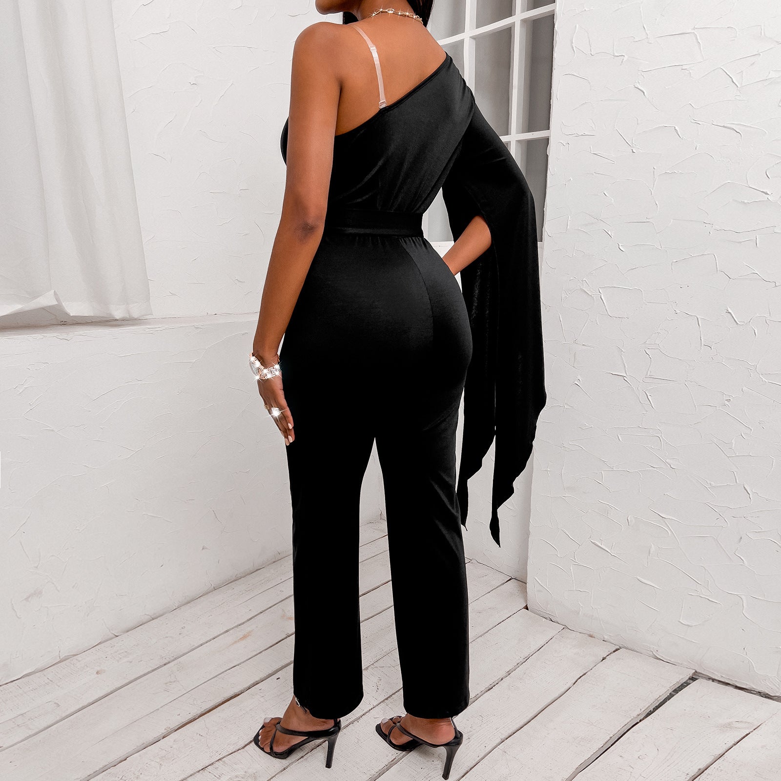 Combinaison pantalon à une épaule volante