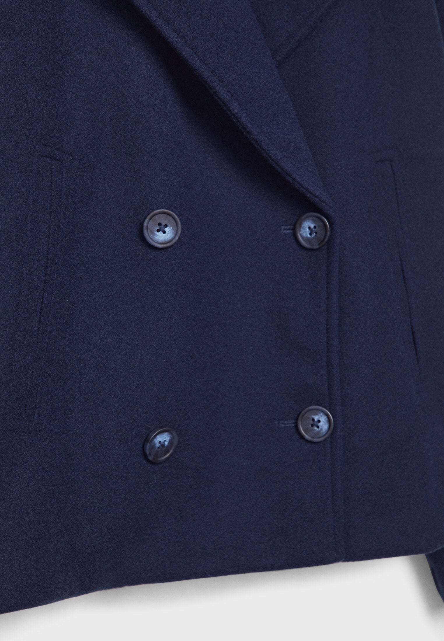 Manteau court pour femme avec double rangée de boutons et design intemporel