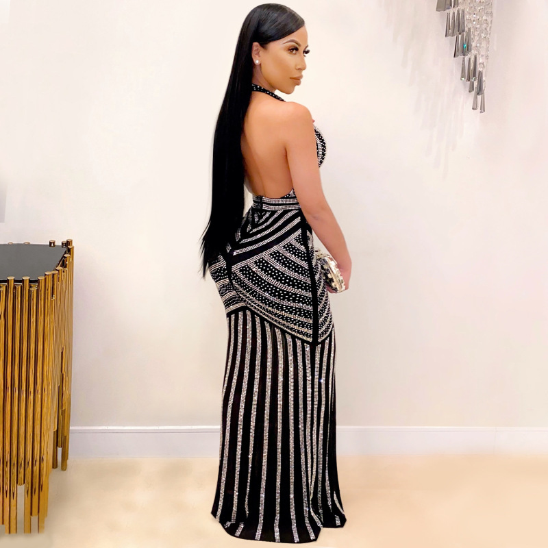 Robe longue de soirée licou dos nu décolleté plongeant en strass