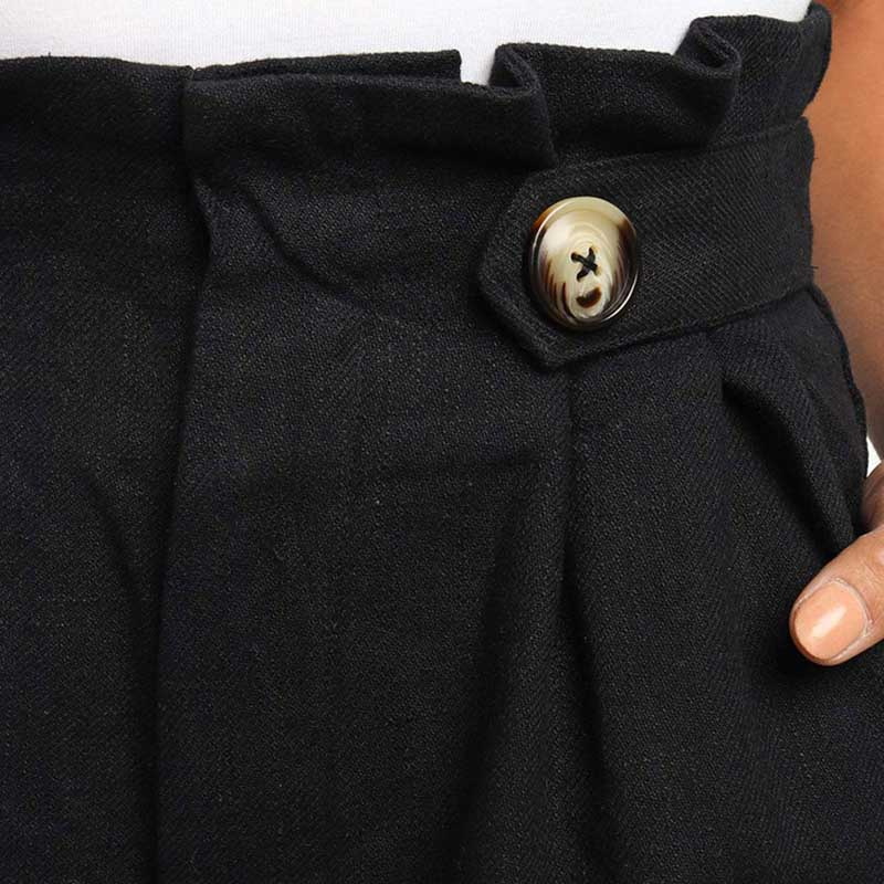 High-waisted button-front shorts with pockets
