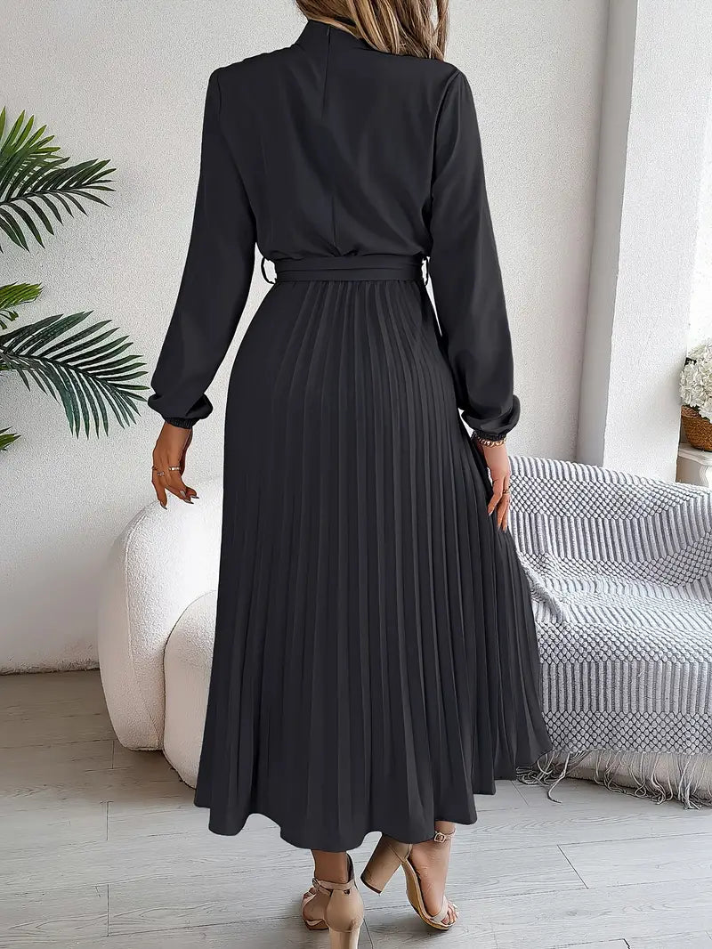 Layla - solid-colored dress with a high collar and pleated waist for fall