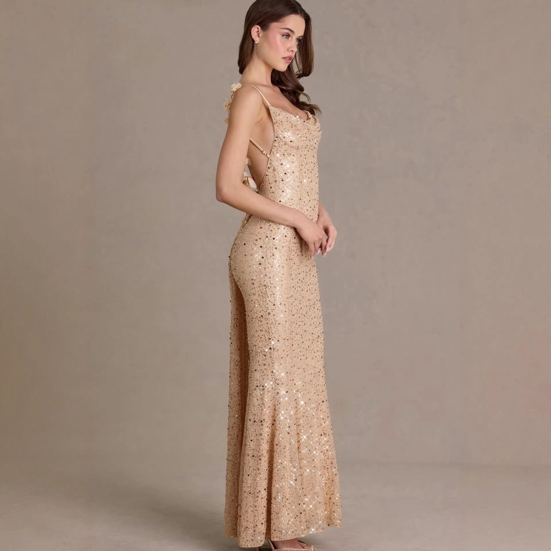 Robe longue dos nu perlée et paillettes