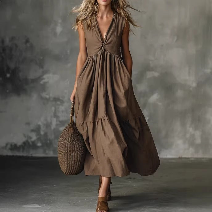 Robe longue col V sans manches – Unie et intemporelle