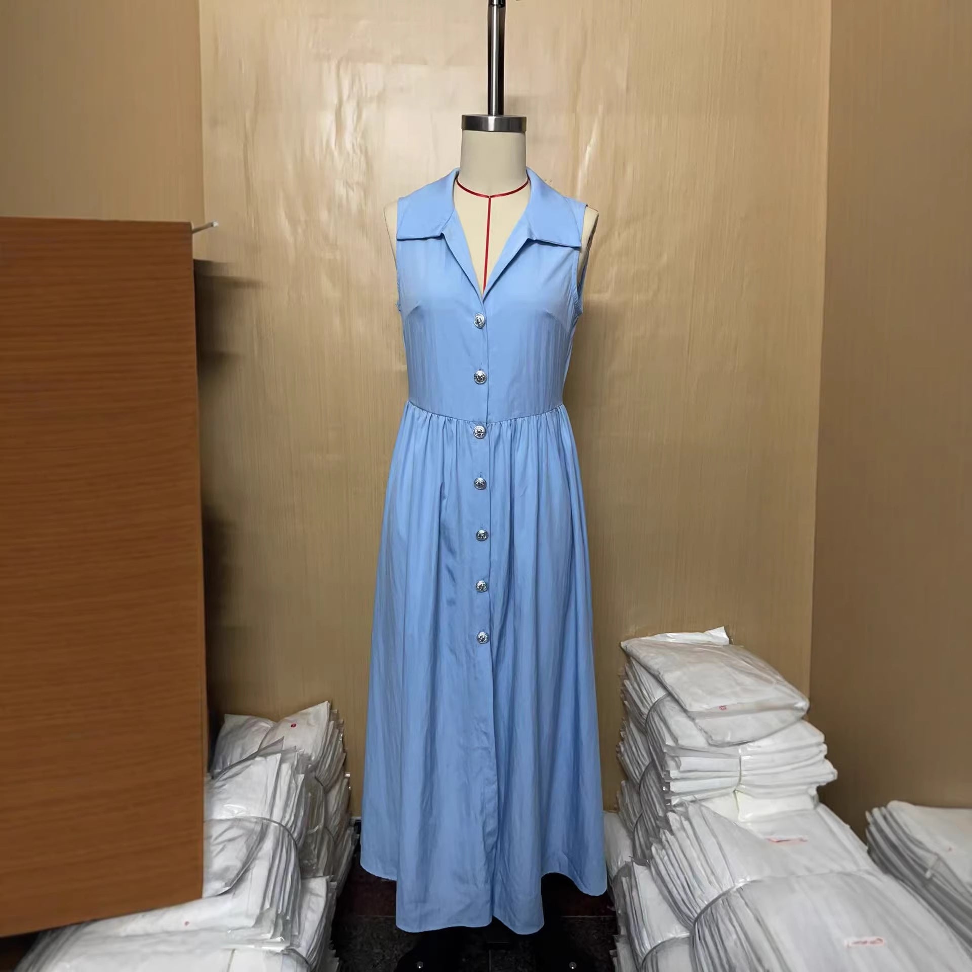 Robe longue élégante col chemise coupe ajustée