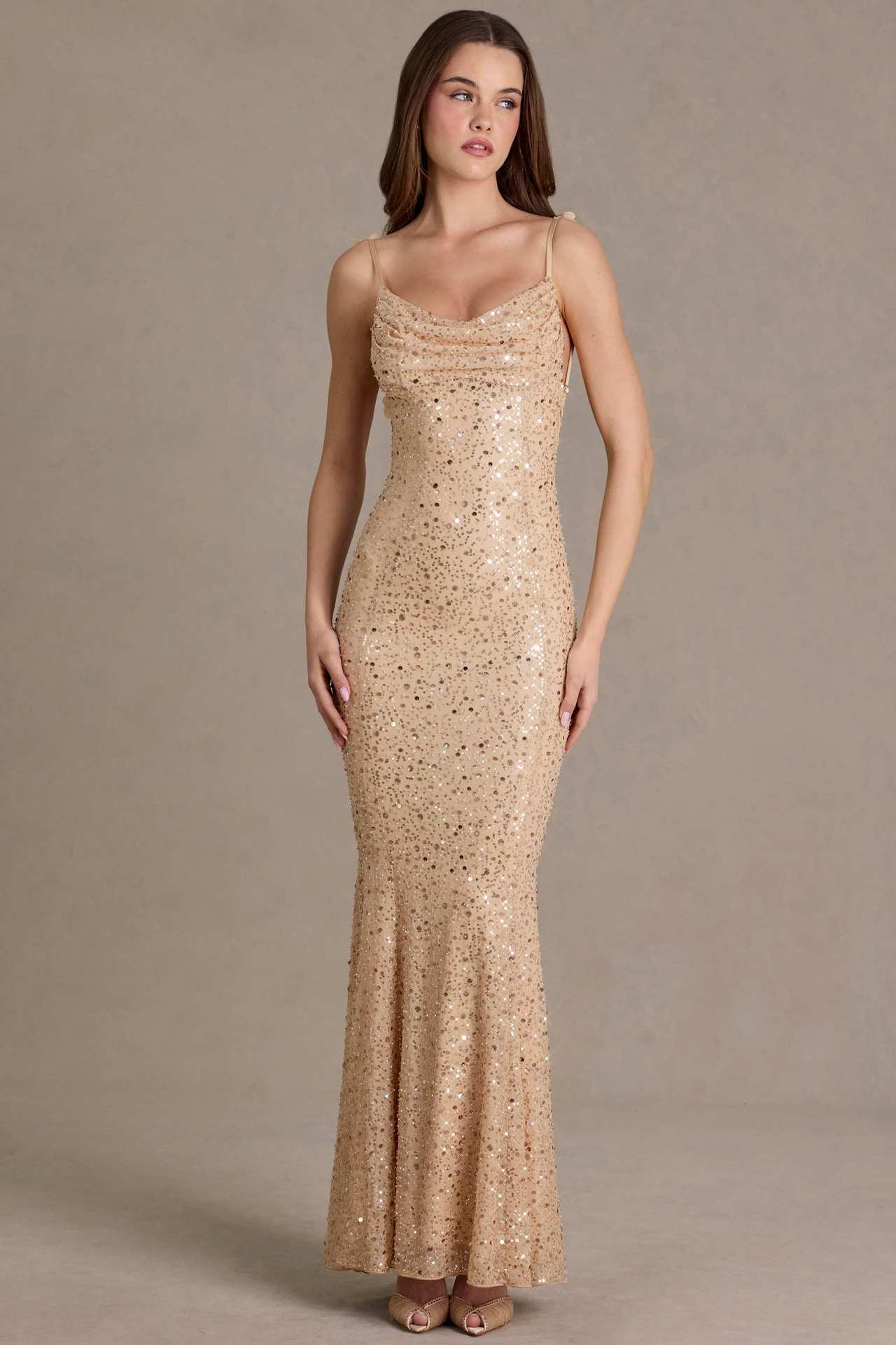 Robe longue dos nu perlée et paillettes