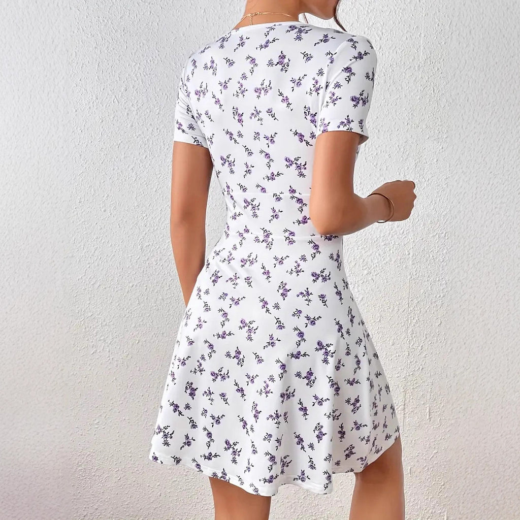 Robe blanche à pois élégante