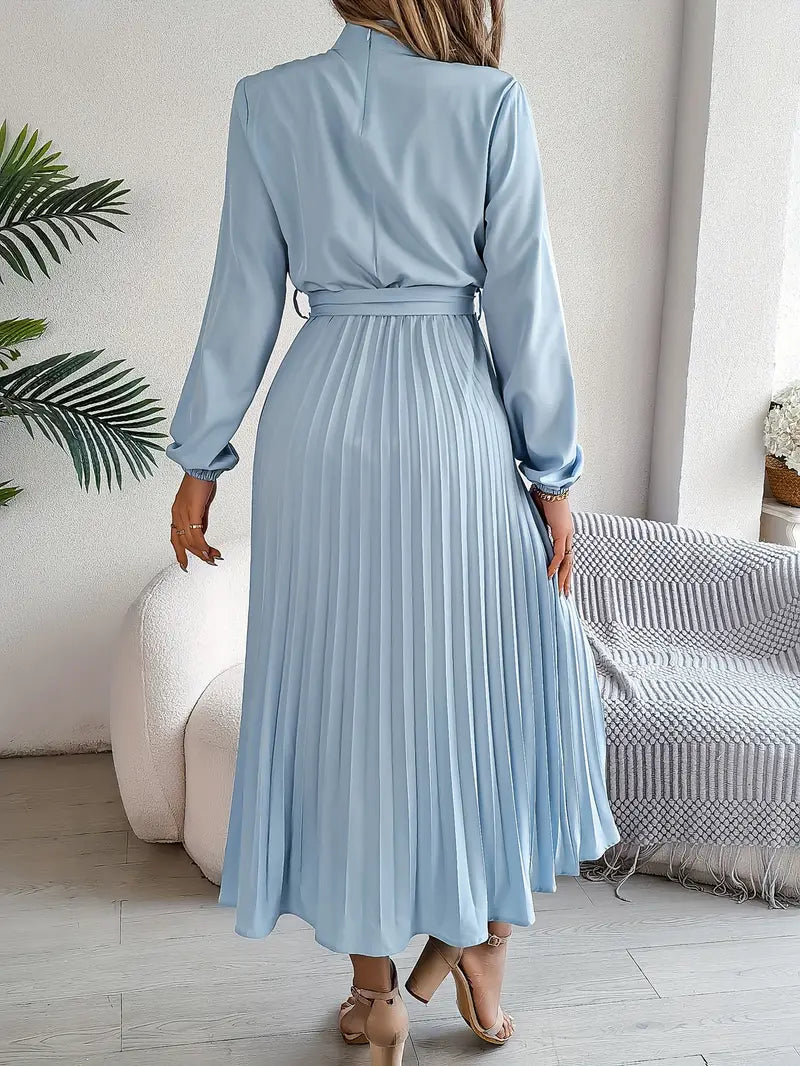 Layla - solid-colored dress with a high collar and pleated waist for fall