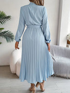 Layla - solid-colored dress with a high collar and pleated waist for fall