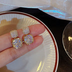 Boucles d'oreilles à tige carrées en zircon