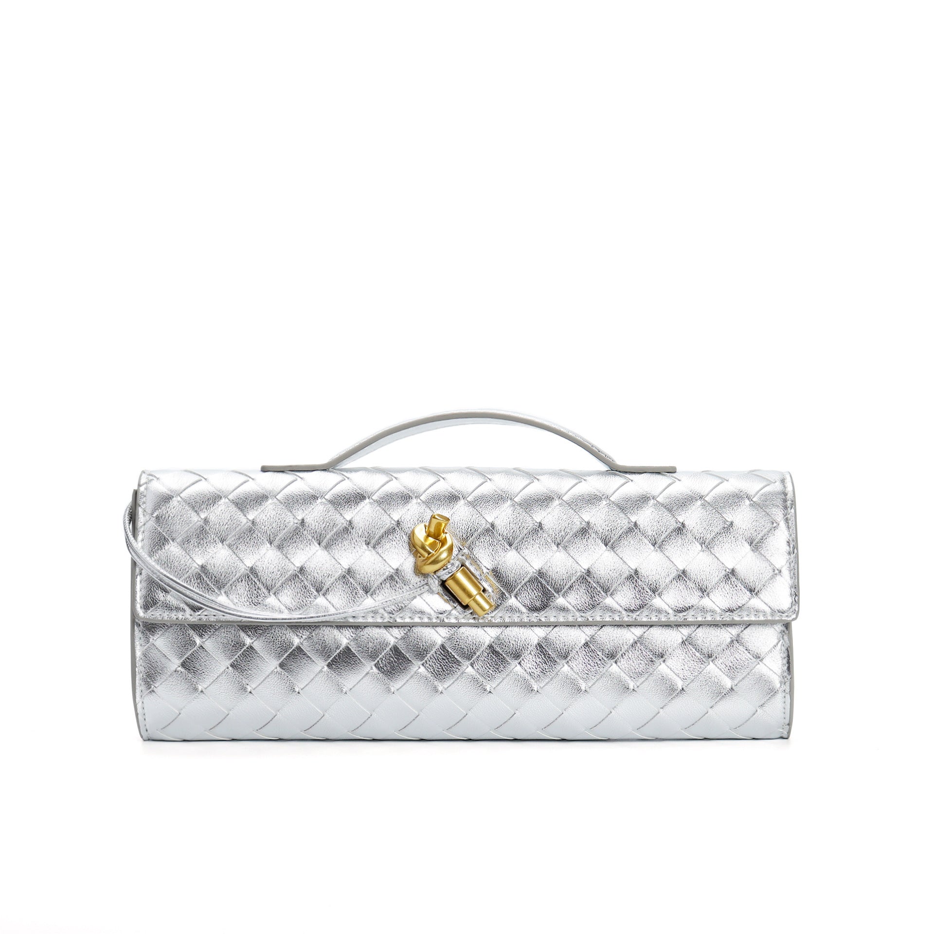 Sac à main argenté en cuir tressé avec fermoir doré, design élégant et moderne. Accessoire de mode chic pour soirées et événements spéciaux.