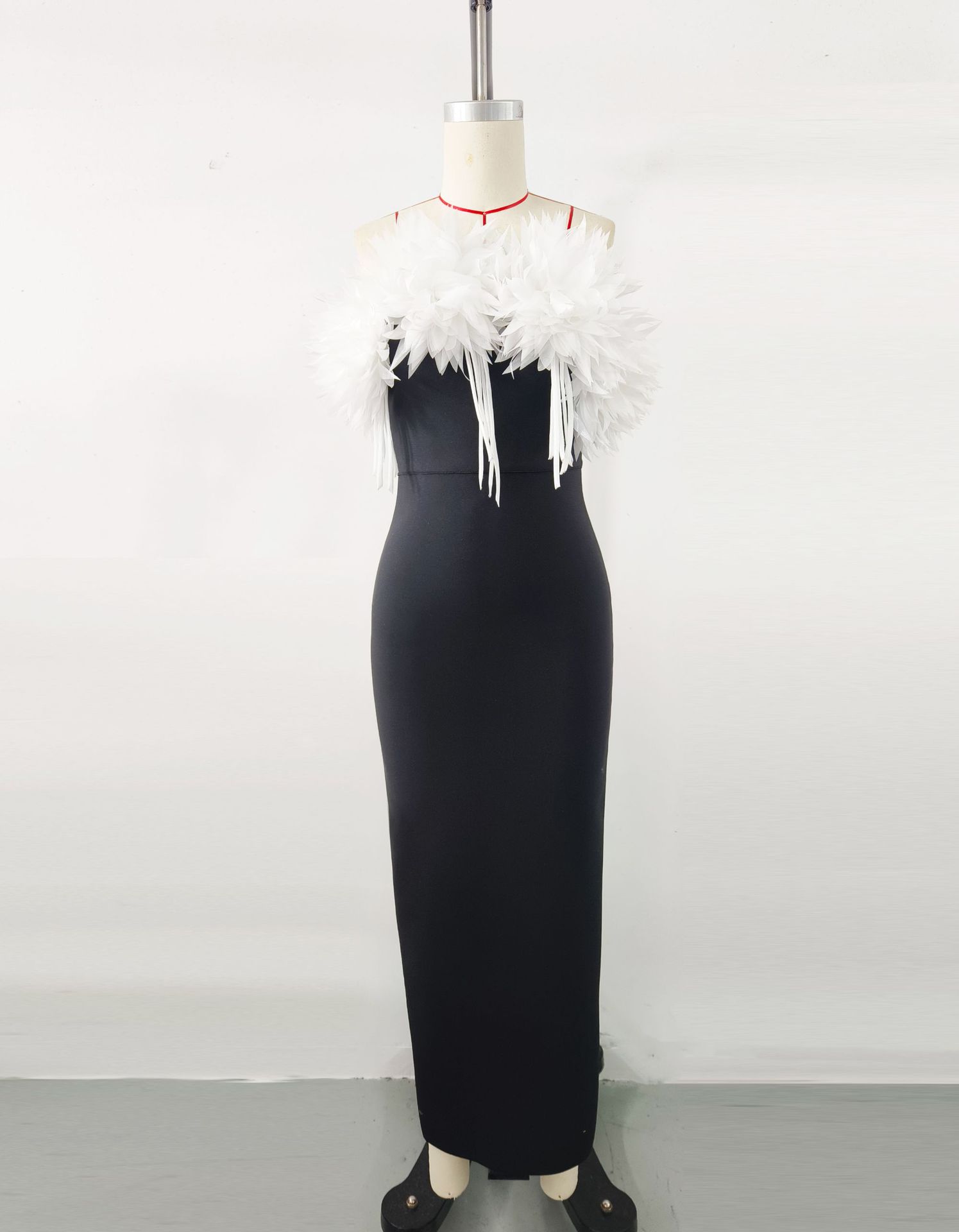Robe blanche motif floral – Élégance intemporelle