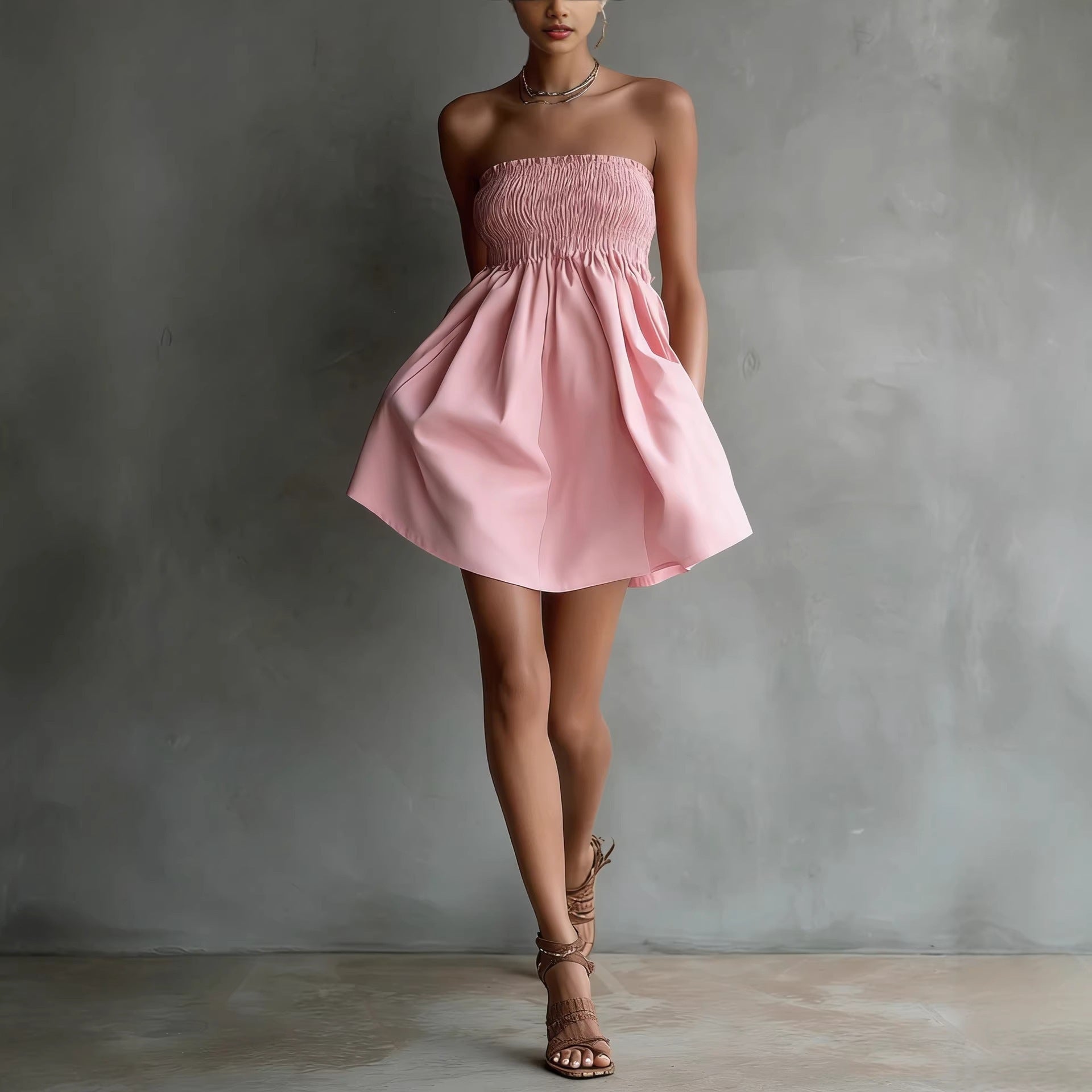 Mini-robe bandeau unie — Élégance minimaliste