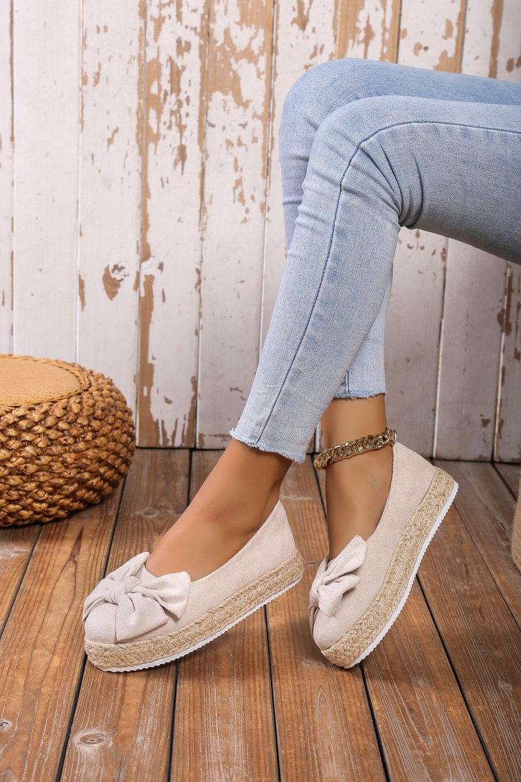 Platform shoes with bow