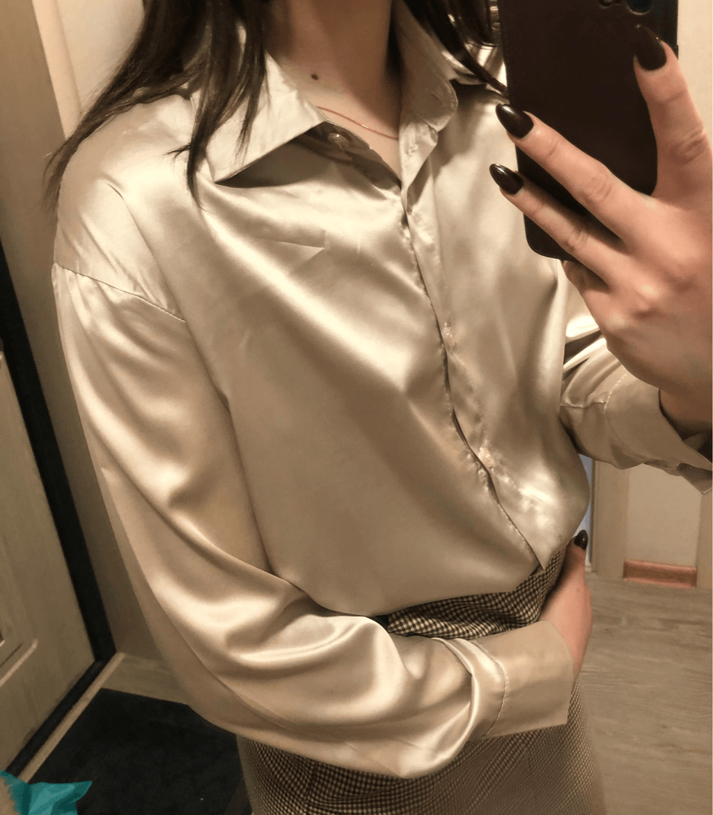 Chemisier en satin de soie avec boutons pour la saison automnale