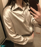 Chemisier en satin de soie avec boutons pour la saison automnale