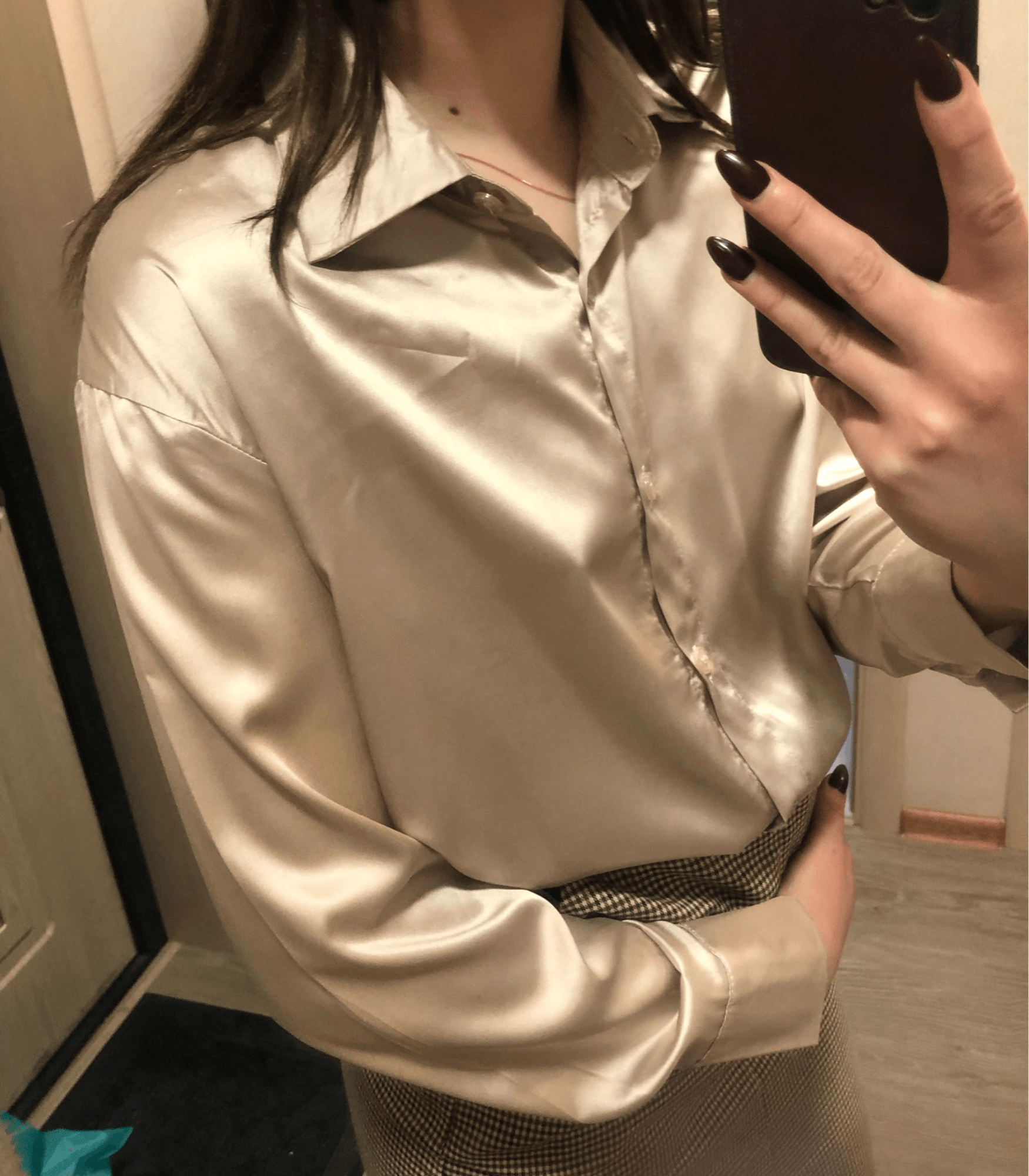 Chemisier en satin de soie avec boutons pour la saison automnale