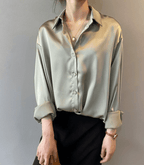Chemisier en satin de soie avec boutons pour la saison automnale