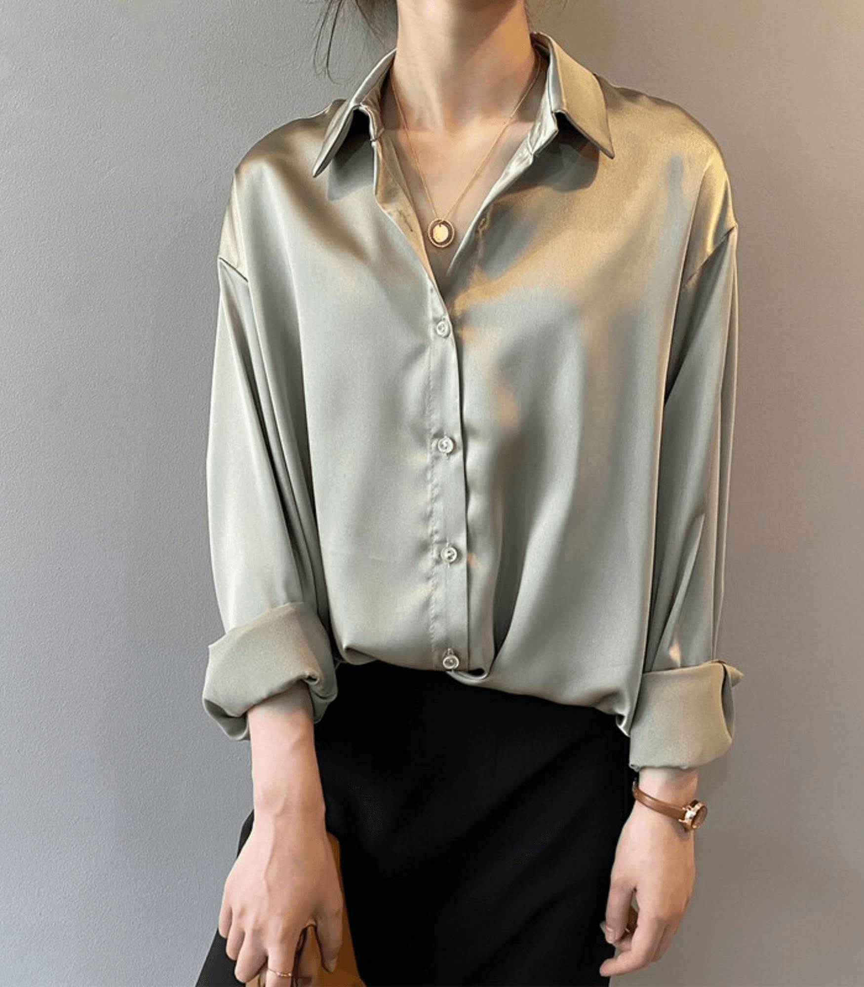Chemisier en satin de soie avec boutons pour la saison automnale